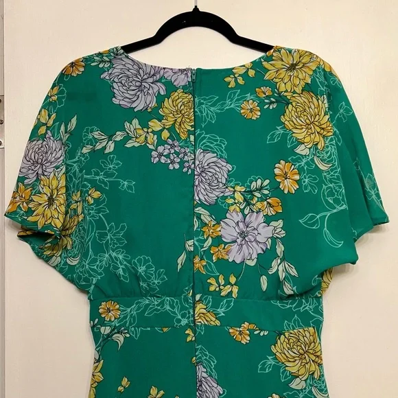 Gorgeous AUW Green Dress - Picture 3 of 10